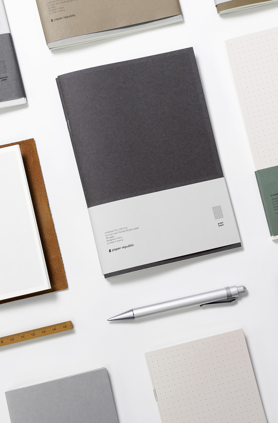 Studio de direction artistique Paris, design produit, projet Paper republic, papeterie premium par Halley&Co